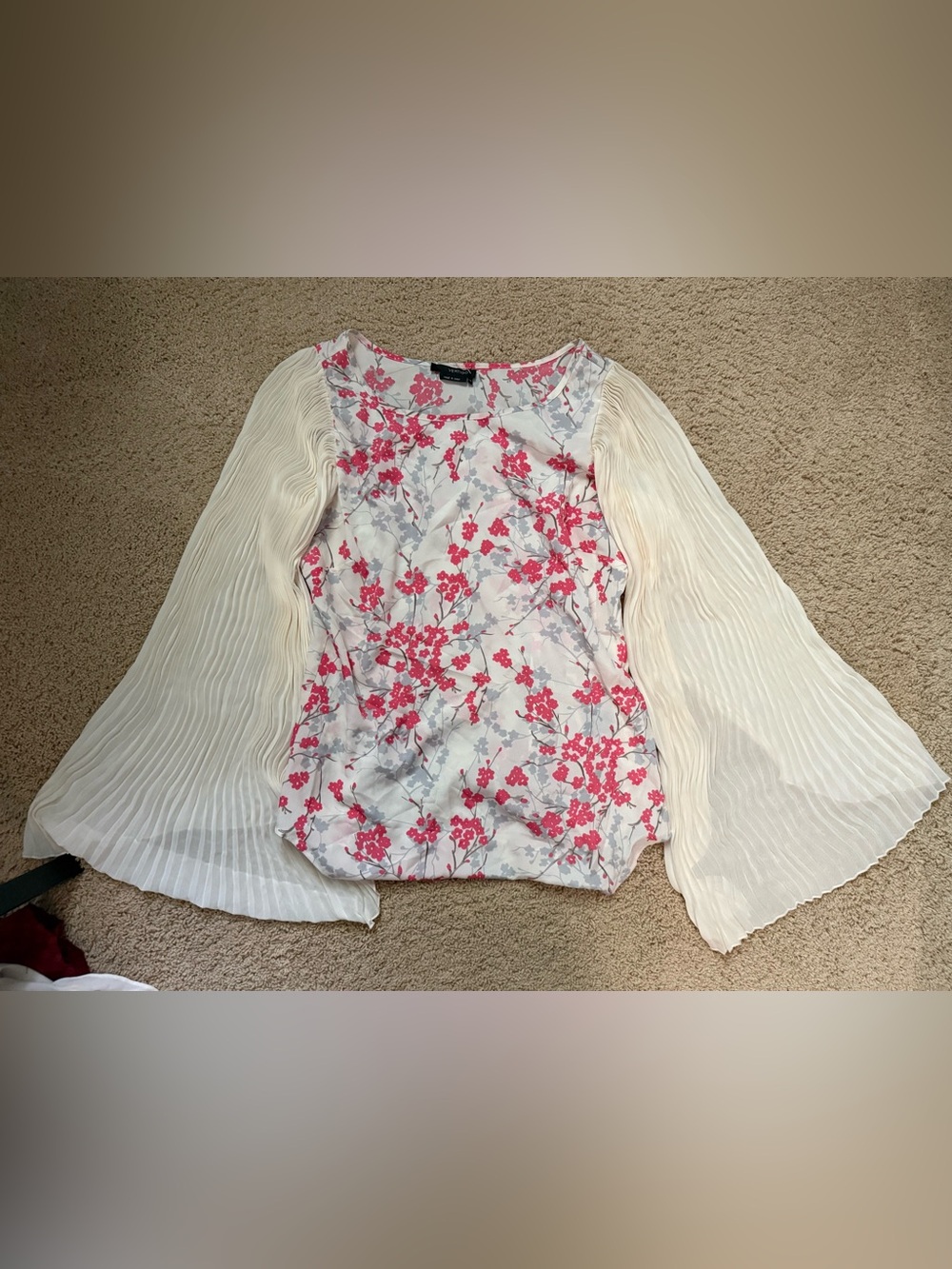 Vertigo Floral Pleated Sleeve Blouse Size M